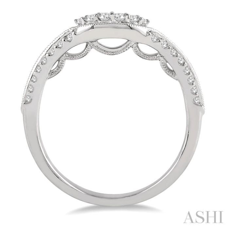 1/4 Ctw Round Cut Diamond Wedding Band in 14K White Gold