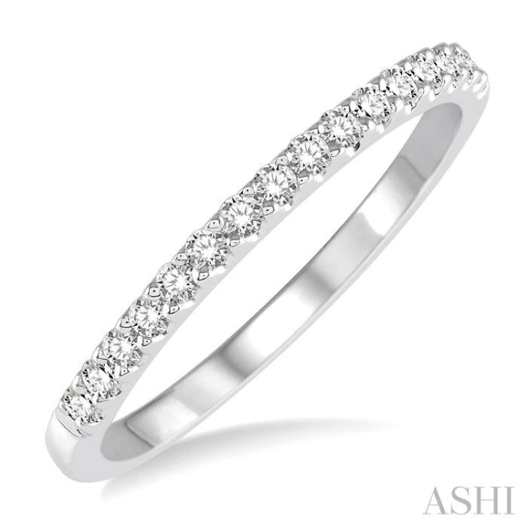 1/4 Ctw Round Cut Diamond Wedding Band in 14K White Gold