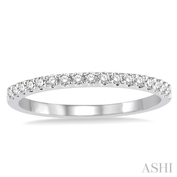 1/4 Ctw Round Cut Diamond Wedding Band in 14K White Gold