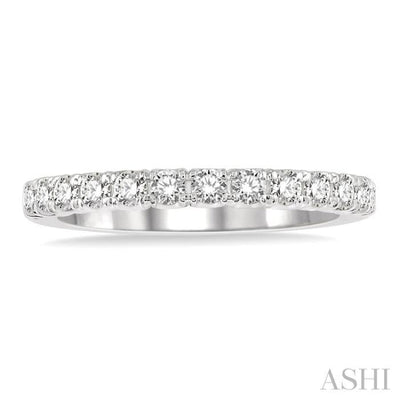 1/4 Ctw Round Cut Diamond Wedding Band in 14K White Gold