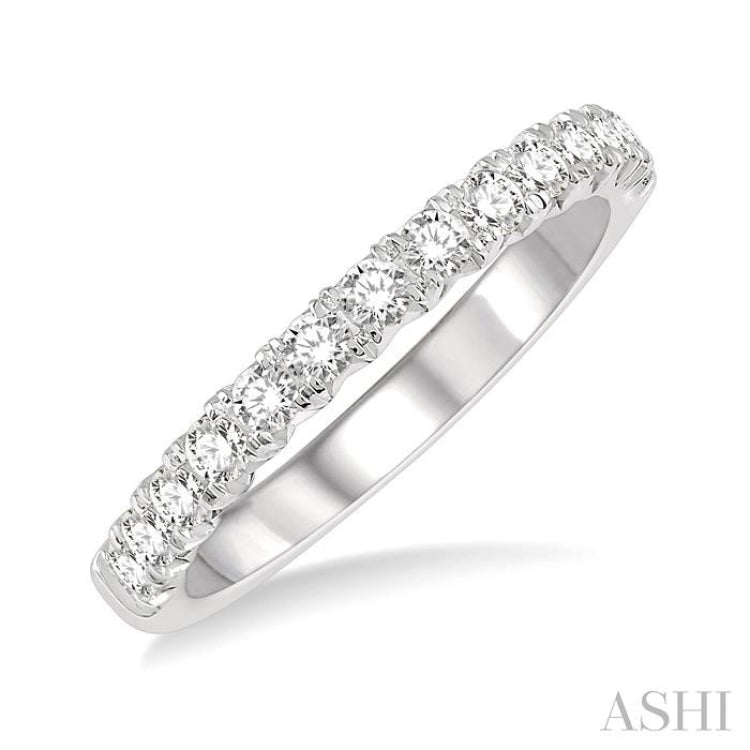 1/4 Ctw Round Cut Diamond Wedding Band in 14K White Gold