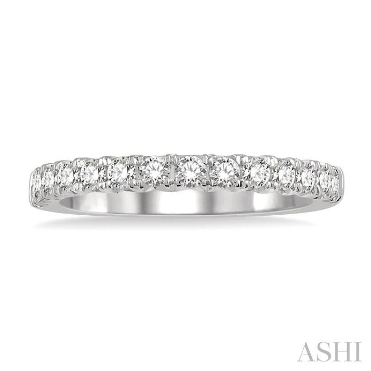 1/4 Ctw Round Cut Diamond Wedding Band in 14K White Gold