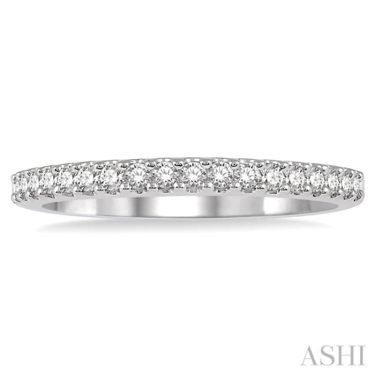 1/4 Ctw Round Cut Diamond Wedding Band in 14K White Gold