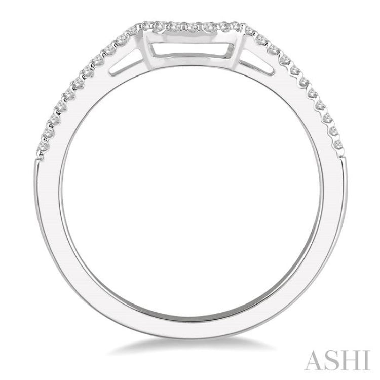 1/10 Ctw Arched Center Diamond Wedding Band in 14K White Gold