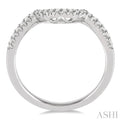 1/4 Ctw Curve Center Round Cut Diamond Wedding Band in 14K White Gold