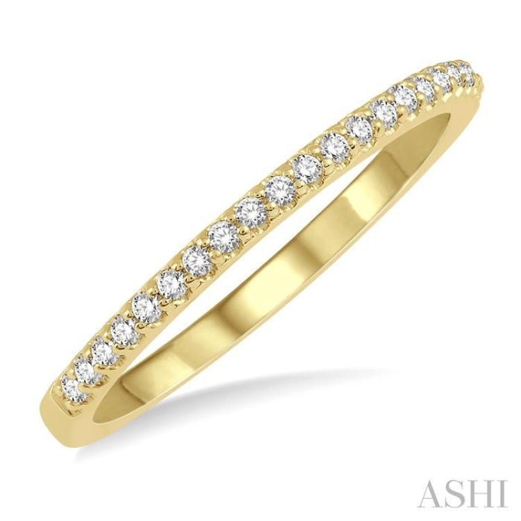 1/10 Ctw Round Cut Diamond Wedding Band in 14K Yellow Gold