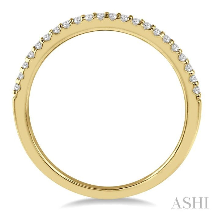 1/10 Ctw Round Cut Diamond Wedding Band in 14K Yellow Gold