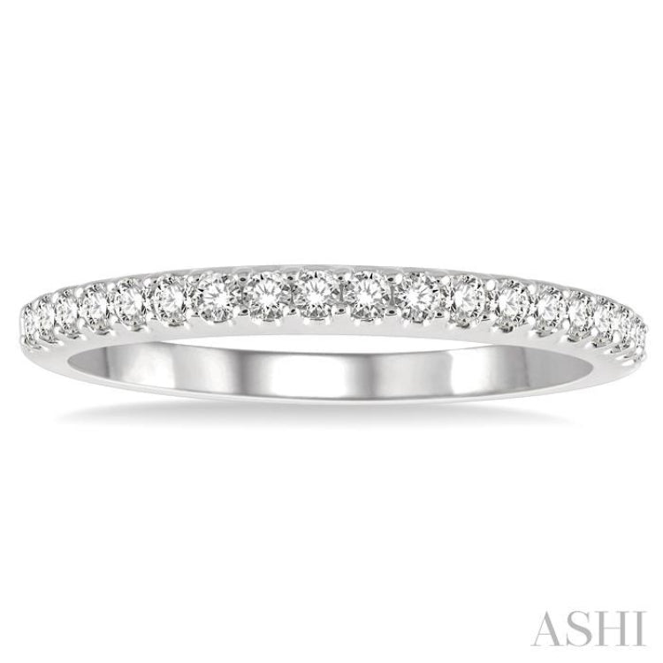 1/4 Ctw Round Cut Diamond Wedding Band in 14K White Gold