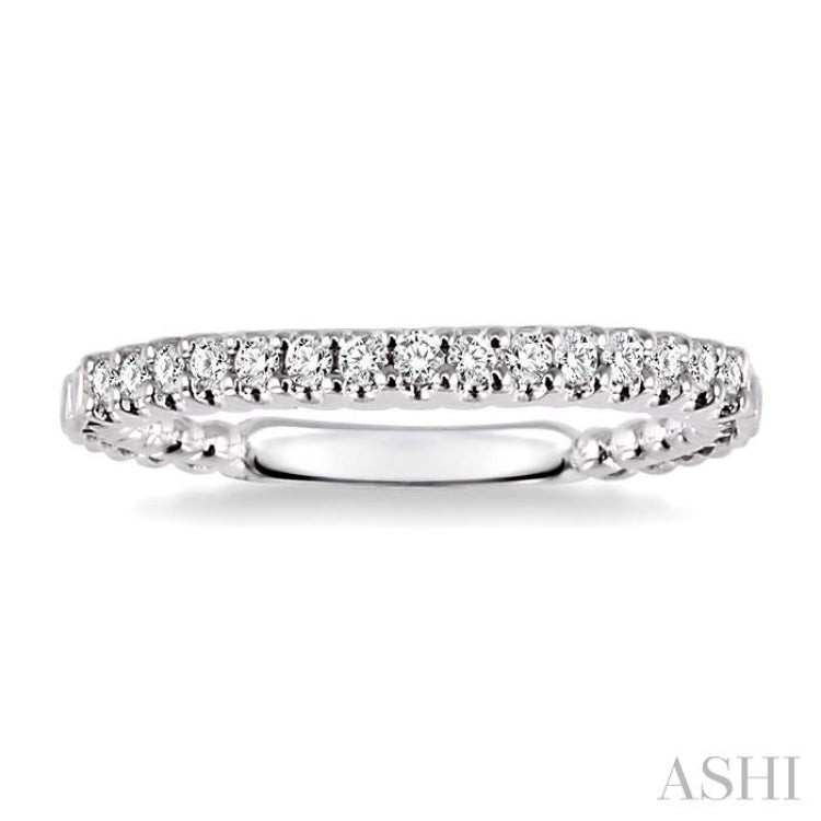 1/4 ctw Lattice Round Cut Diamond Wedding Band in 14K White Gold