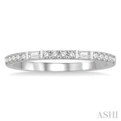 1/5 ctw Baguette and Round Cut Diamond Wedding Band in 14K White Gold