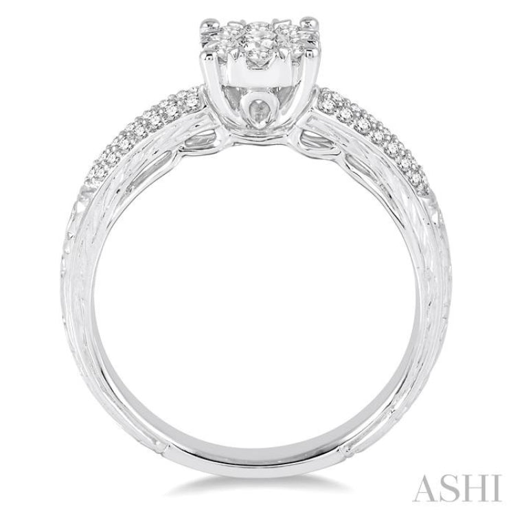 1/2 Ctw Round Cut Diamond Lovebright Engagement Ring in 14K White Gold