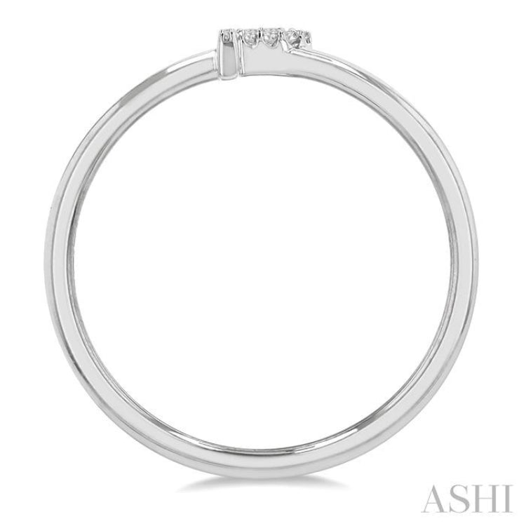 1/20 Ctw Initial 'P' Round Cut Diamond FAshion Ring in 10K White Gold