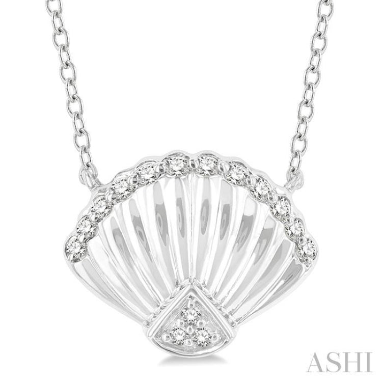 1/10 Ctw Nautical Seashell Petite Round Cut Diamond FAshion Pendant With Chain in 10K White Gold