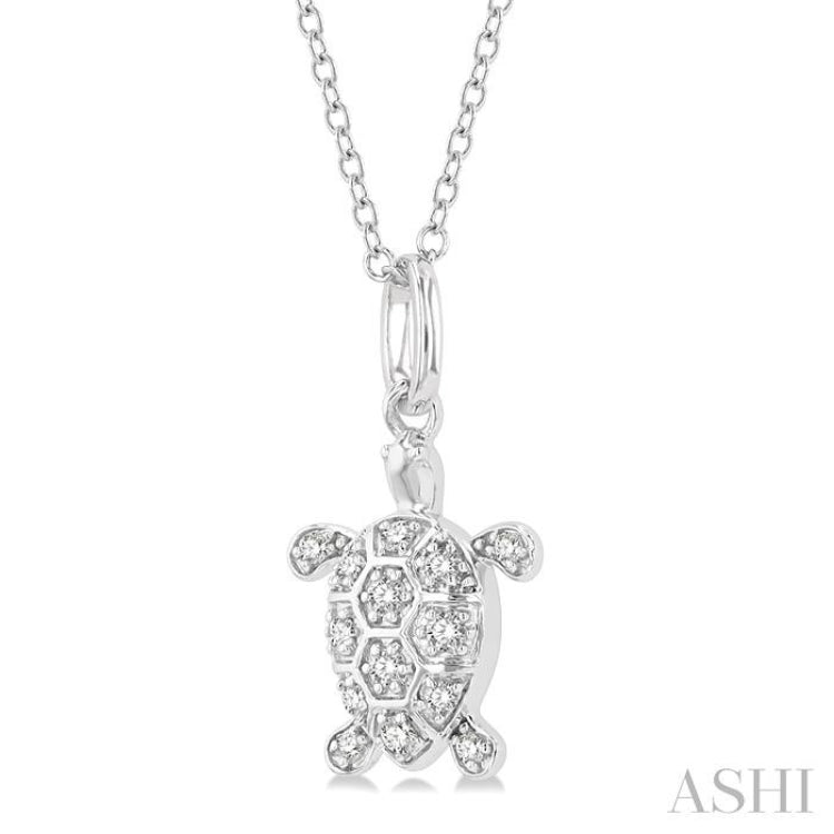 1/6 Ctw Marine Life Turtle Petite Round Cut Diamond FAshion Pendant With Chain in 10K White Gold