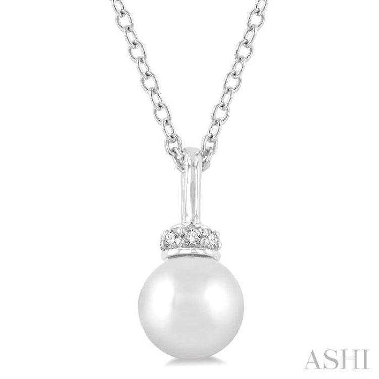 1/20 ctw Petite 6X6 MM Cultured Pearl and Round Cut Diamond Crown FAshion Pendant With Chain in 10K White Gold