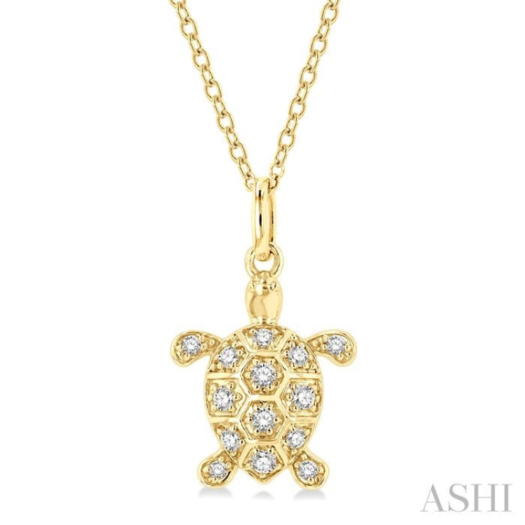 1/6 Ctw Marine Life Turtle Petite Round Cut Diamond FAshion Pendant With Chain in 10K Yellow Gold