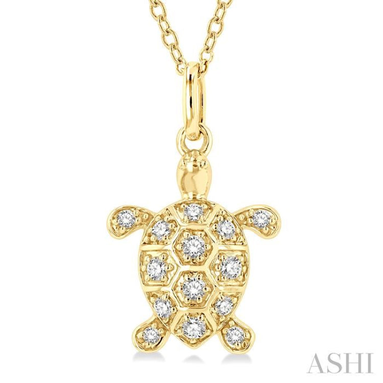 1/6 Ctw Marine Life Turtle Petite Round Cut Diamond FAshion Pendant With Chain in 10K Yellow Gold