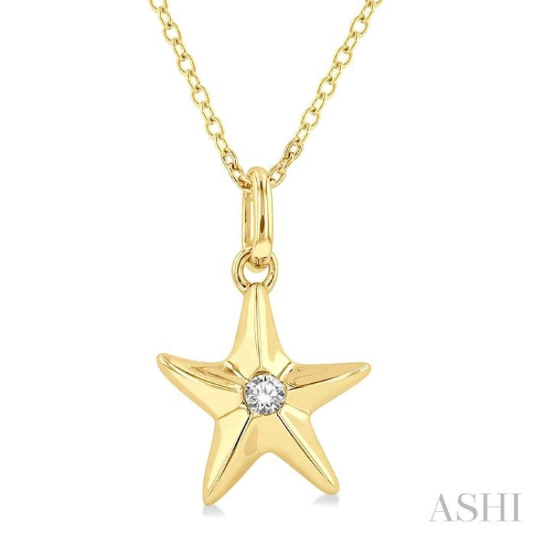 1/50 Ctw Starfish Petite Round Cut Diamond FAshion Pendant With Chain in 10K Yellow Gold