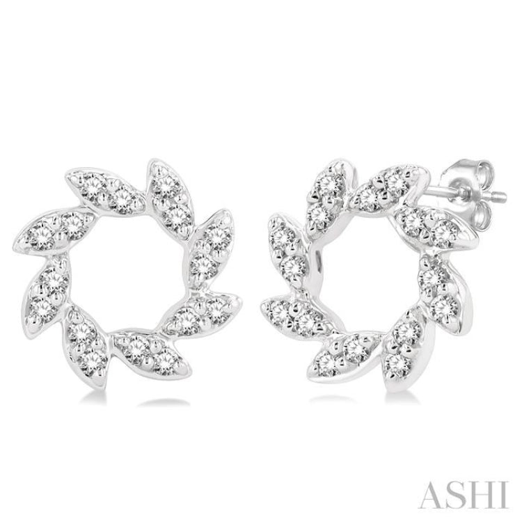 1/10 Ctw Floral Petite Round Cut Diamond FAshion Stud Earring in 10K White Gold