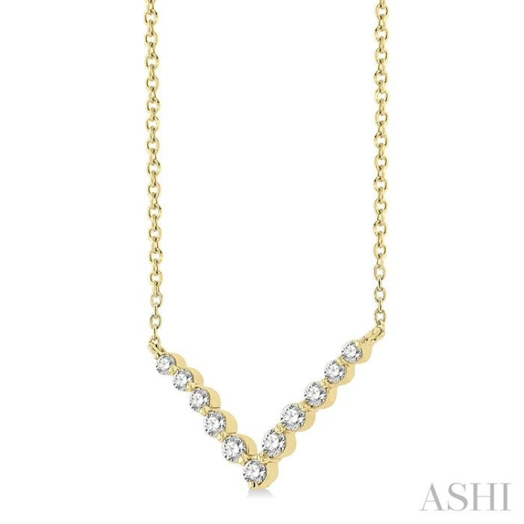 1/4 Ctw Chevron Round Cut Diamond Necklace in 14K Yellow Gold