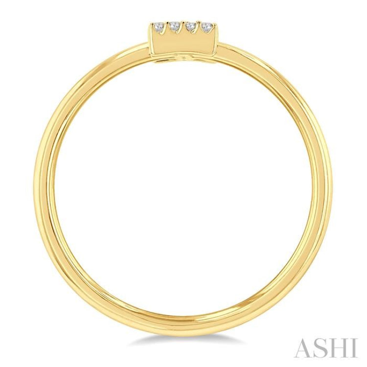 1/20 Ctw Initial 'I' Round Cut Diamond FAshion Ring in 10K Yellow Gold