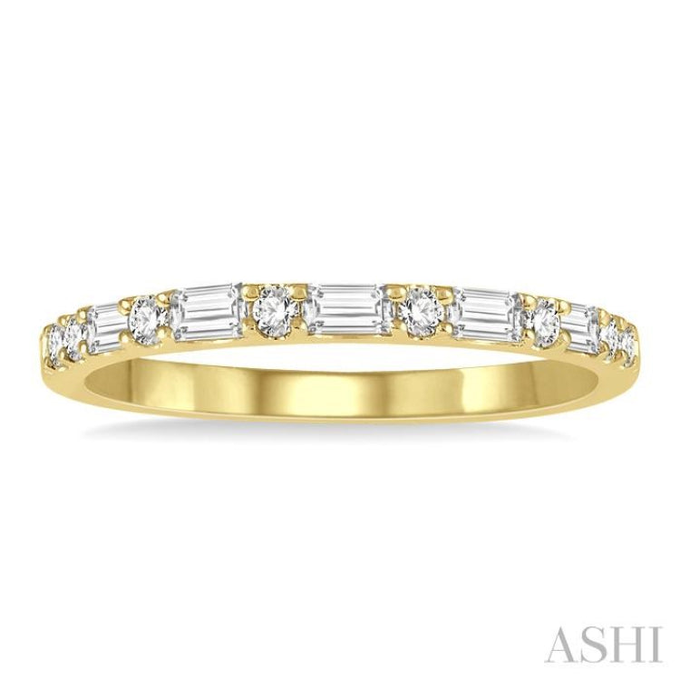 1/3 Ctw Alternating Baguette and Round Cut Diamond Wedding Band in 14K Yellow Gold