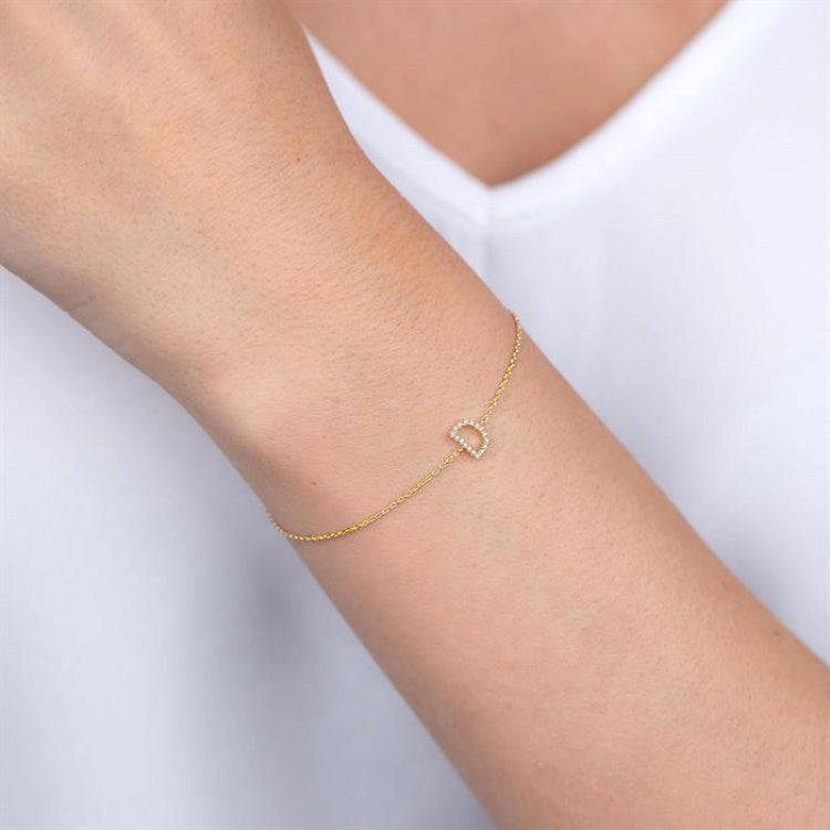 1/20 ctw Initial 'P' Round Cut Diamond Bracelet in 10K Yellow Gold