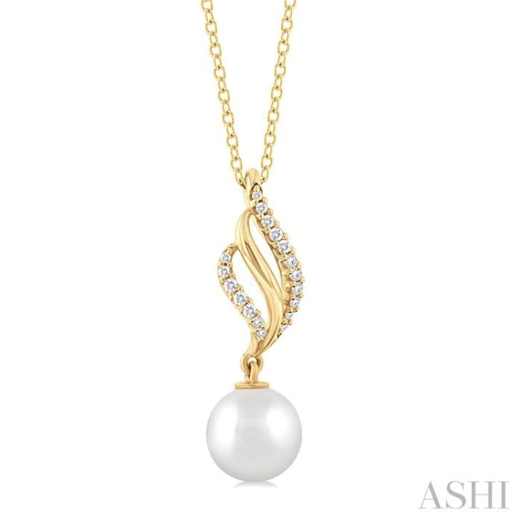 1/10 ctw Conch Shape 7X7MM Round Cultured Pearl and Round Cut Diamond Fashion Pendant With Chain in 10K Yellow Gold