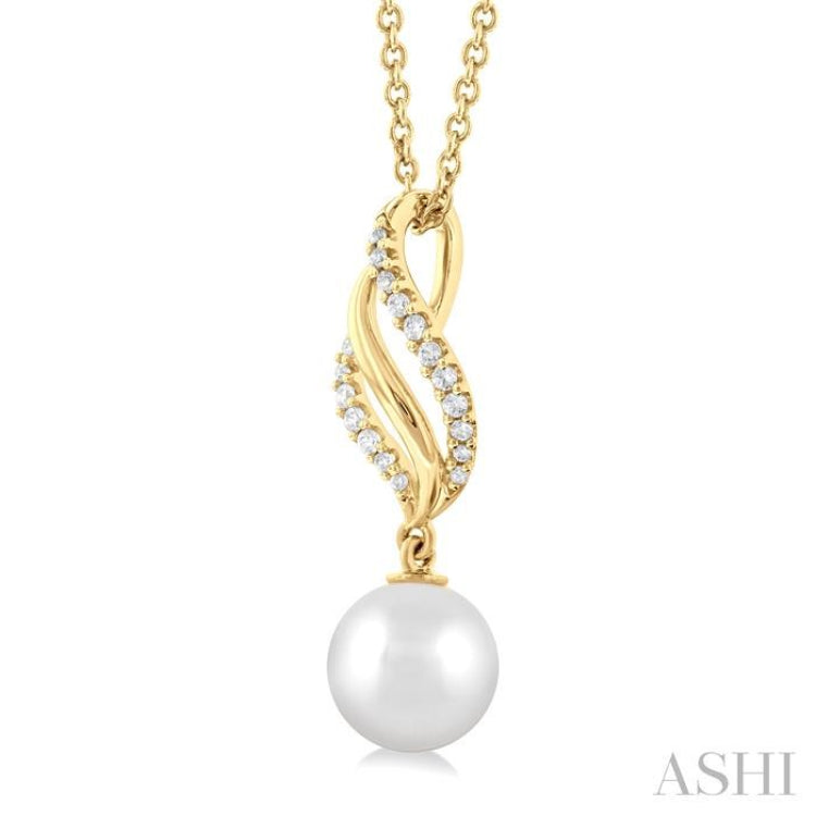 1/10 ctw Conch Shape 7X7MM Round Cultured Pearl and Round Cut Diamond Fashion Pendant With Chain in 10K Yellow Gold