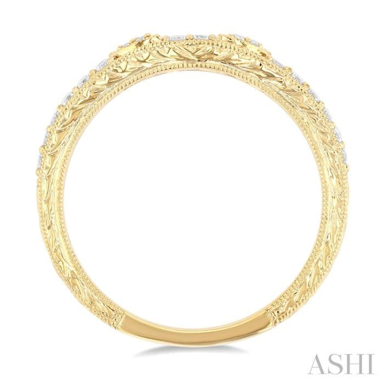 1/6 ctw Etched and Milgrain Highlighted Round Cut Diamond Wedding Band in 14K Yellow Gold