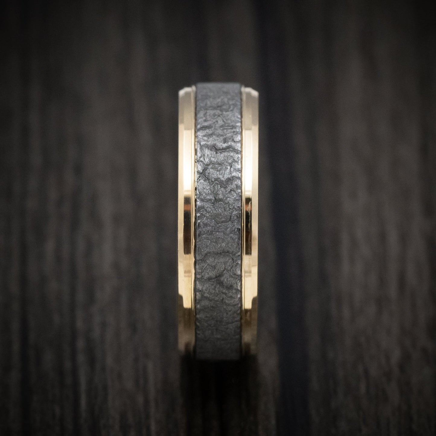 14K Yellow Gold And Tantalum Bark Design Mens Band